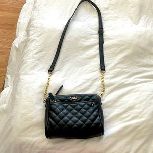 A guess black purse to go out